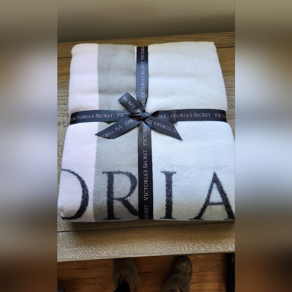 NWT: VS Throw Blanket
